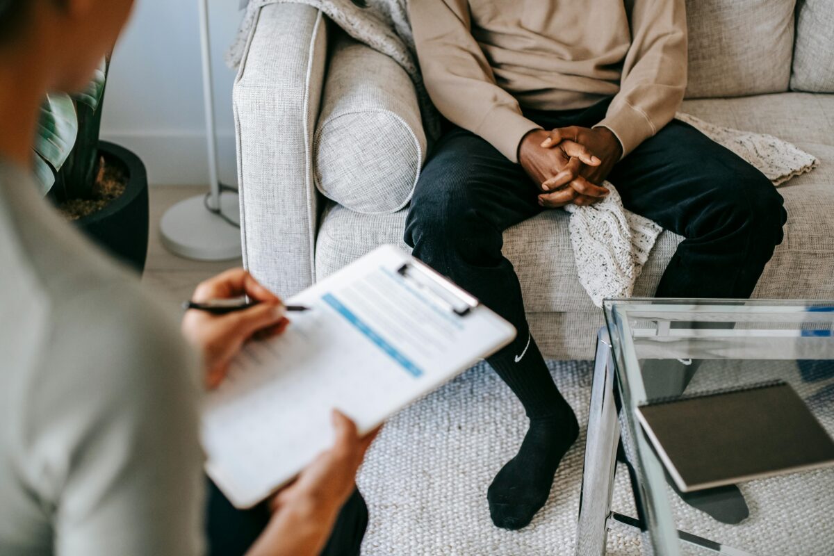 Adult discussing ADHD symptoms with a psychologist during an assessment session — a supportive and professional clinical setting.